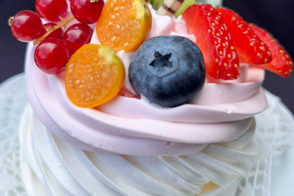 Ovocná Pavlova